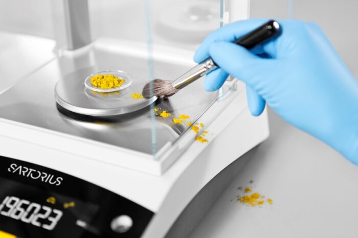 Entris® II Essential Line Analytical Balance