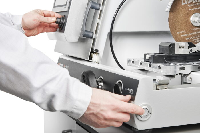 Precision cut-off machine Qcut 200 A