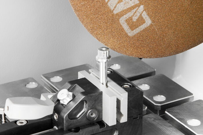 Precision cut-off machine Qcut 200 A