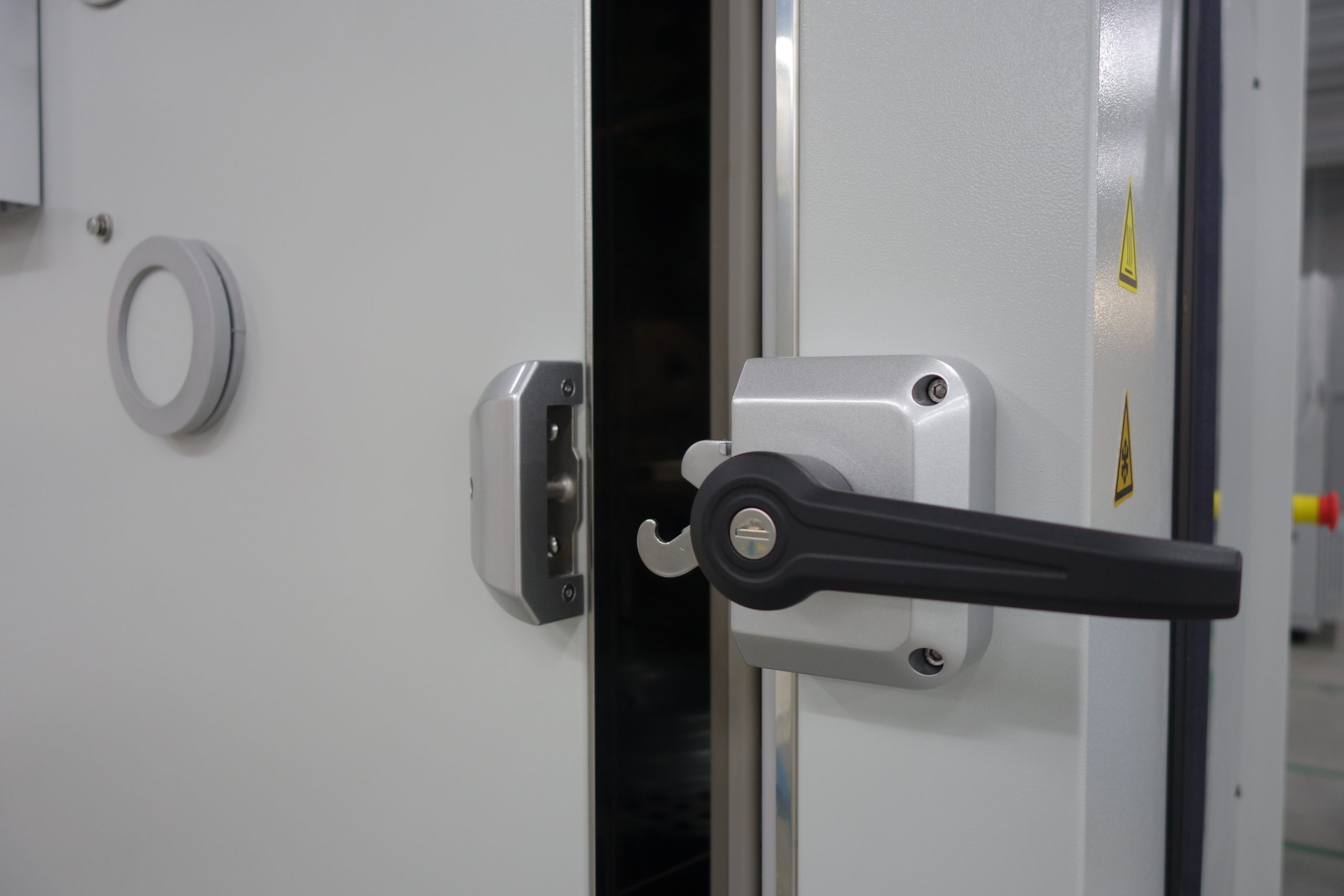 Aralab-TESTA-Atex-test-chamber-door-lock-scaled